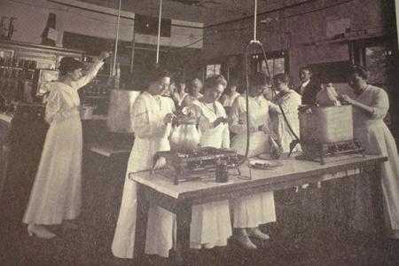 Canning class, Massachusetts Agricultural College,1917