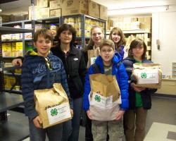 Mass. Maniacs 4-H Club at the Wakefield Food Pantry
